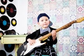 Portrait Kind Gitarre