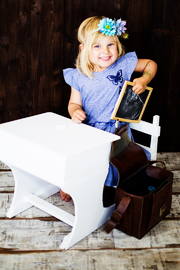 Portrait Kind Schulbank